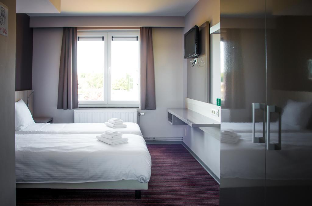 Hotel Les 100 Ciels Saint-Hubert Exterior foto