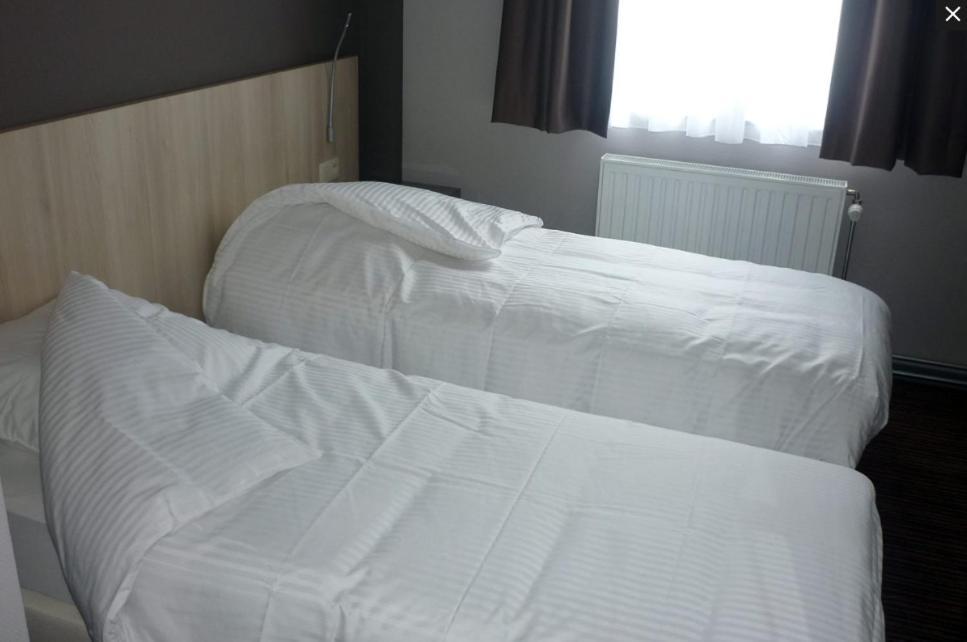 Hotel Les 100 Ciels Saint-Hubert Cameră foto